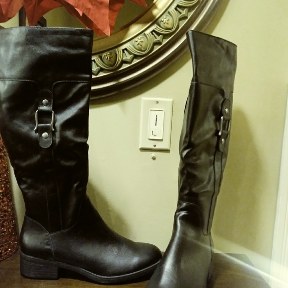 Boots - Picture 2 of 4